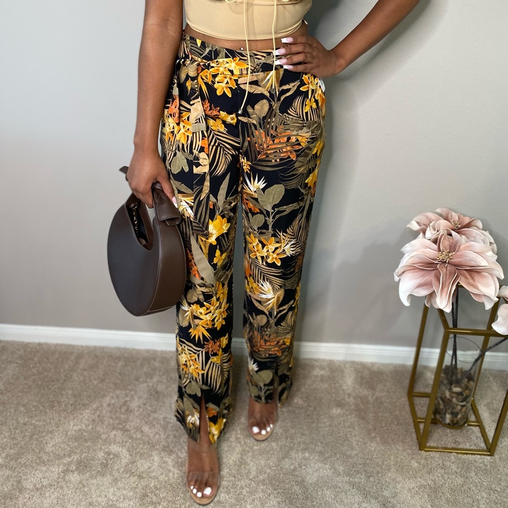 Floral Pants Size M like new